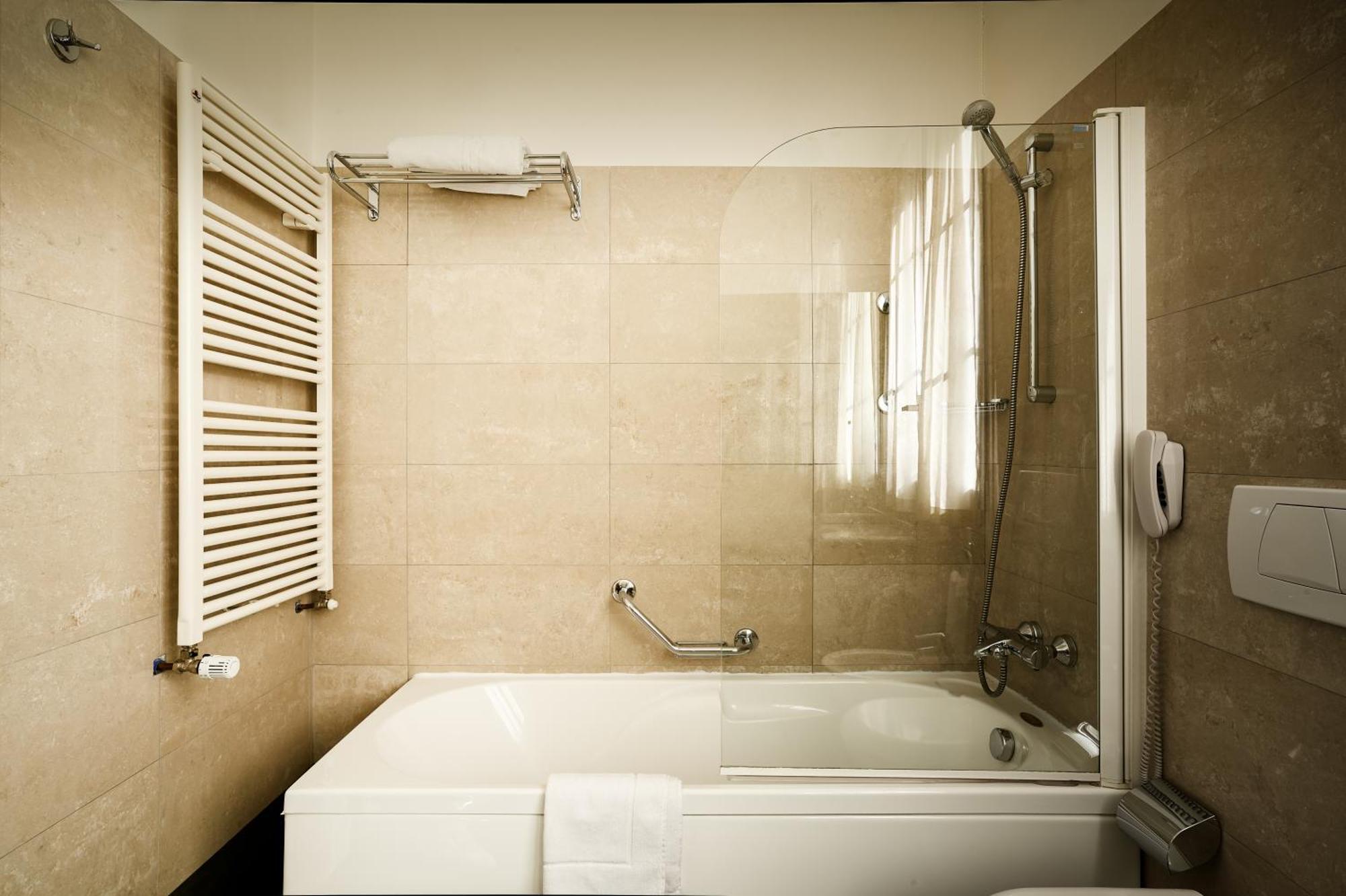 Meditur Hotel Bologna ออสซาโน เดลล์ เอมิเลีย ภายนอก รูปภาพ