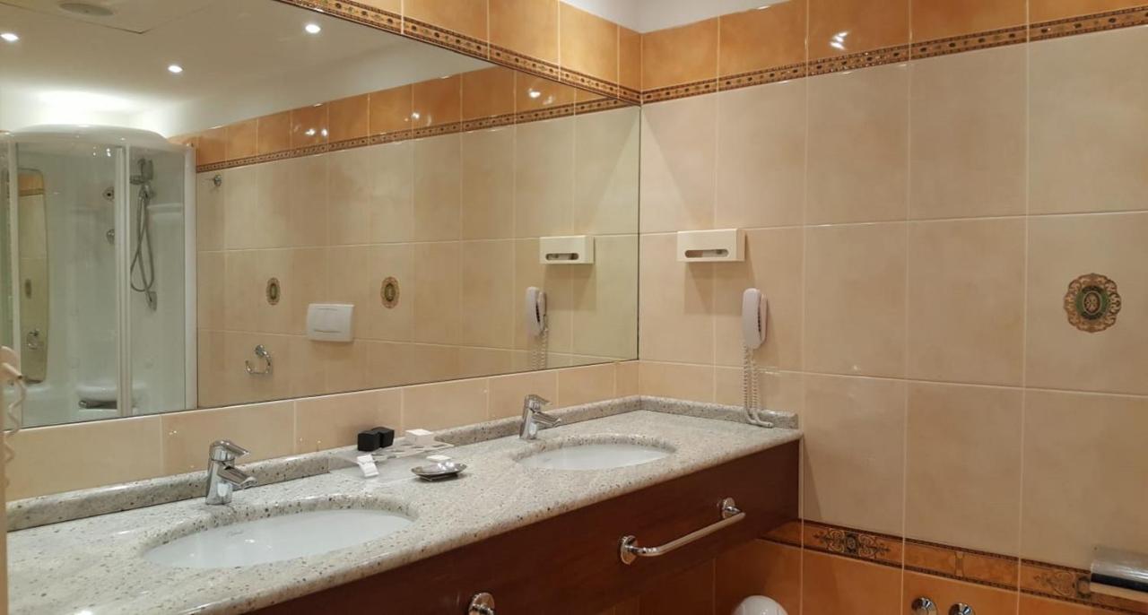 Meditur Hotel Bologna ออสซาโน เดลล์ เอมิเลีย ภายนอก รูปภาพ